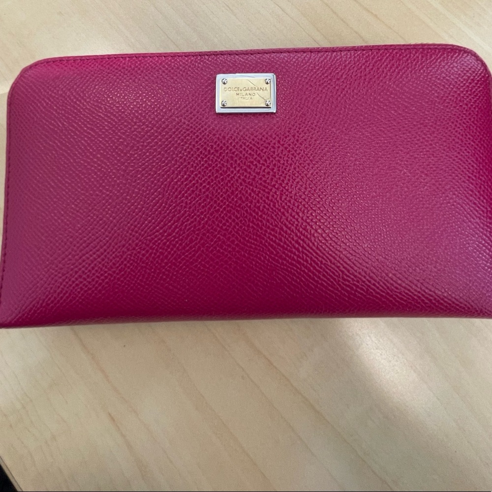 ❌SOLD ❌ Dolce & Gabbana Dauphine Zip wallet